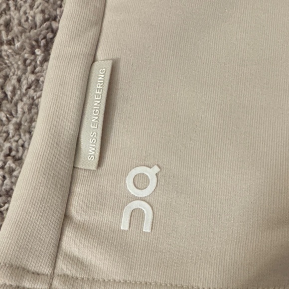 NWT On Club Shorts Silver Size XS - Picture 8 of 12